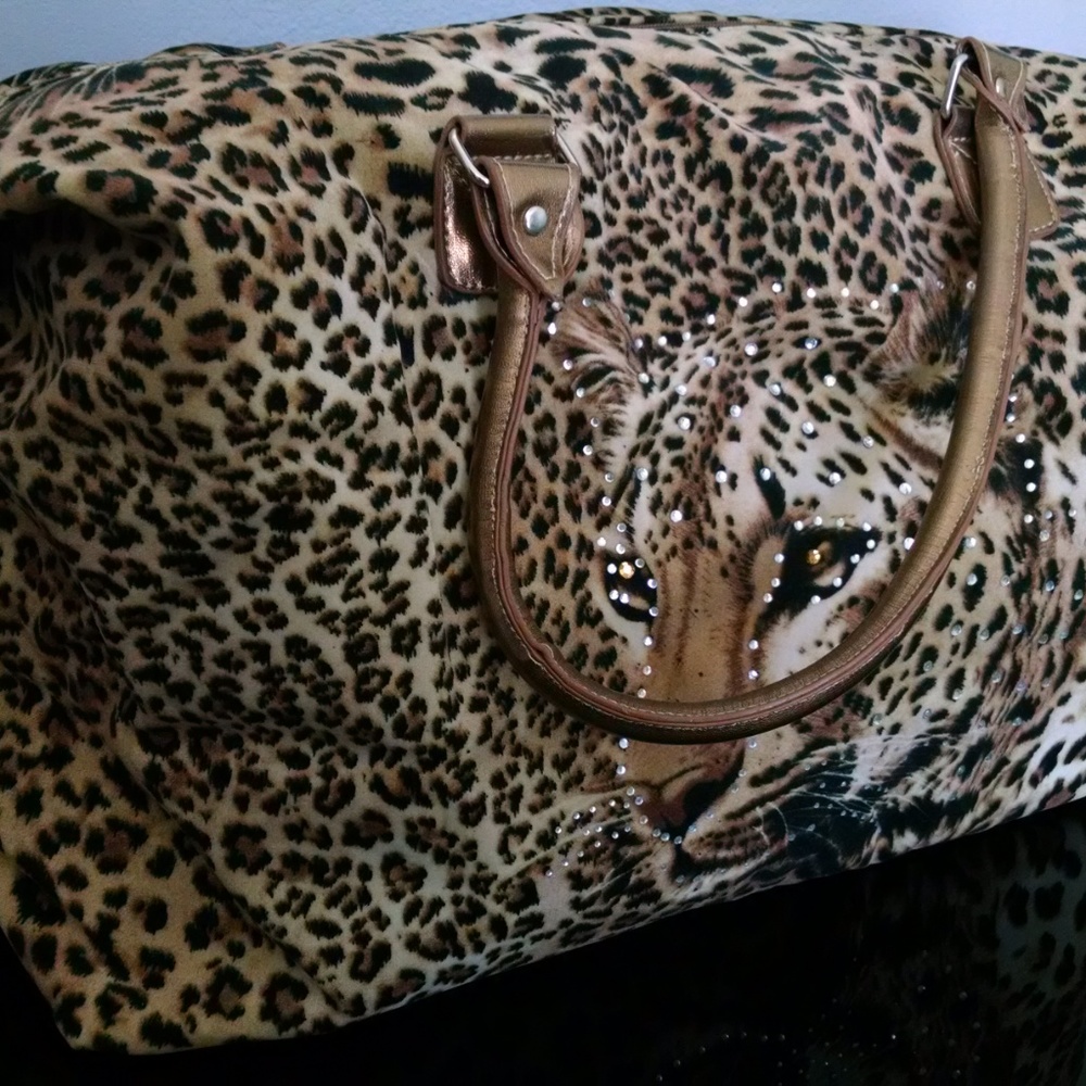 Cheetah travel bag. Spacious and unique